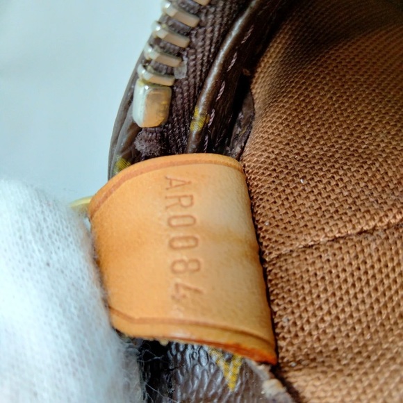 AUTHENTIC Louis Vuitton Shoulder Bag  Cabas Mezzo Brown Monogram - Picture 9 of 16